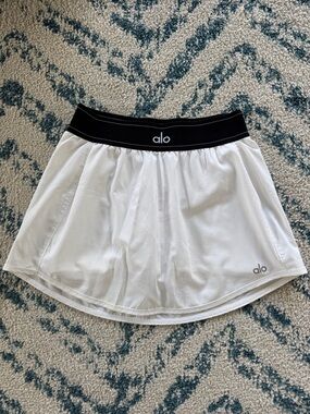 ALO White Nylon Skort with Black Elastic Waist